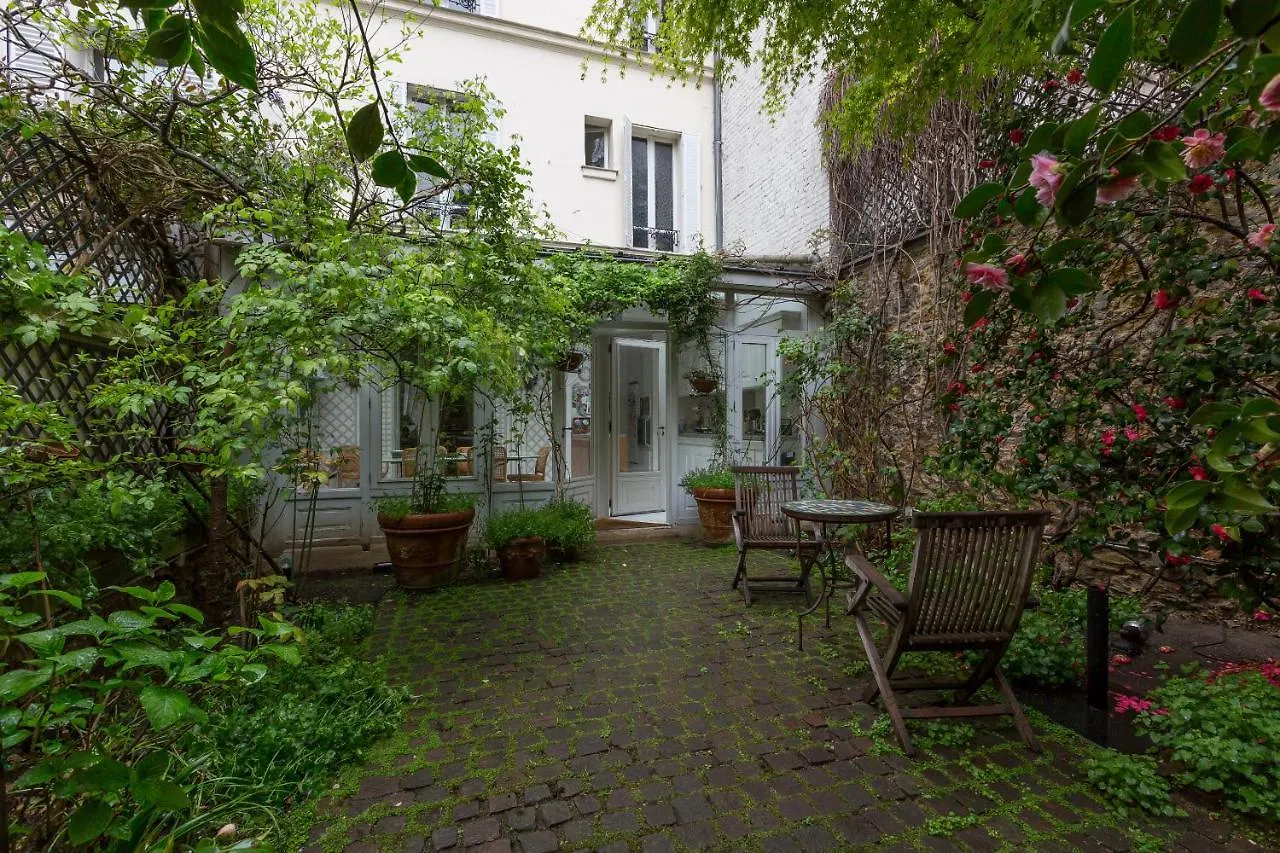 Veeve - Charming Townhouse Near Parc Montsouris * Paris