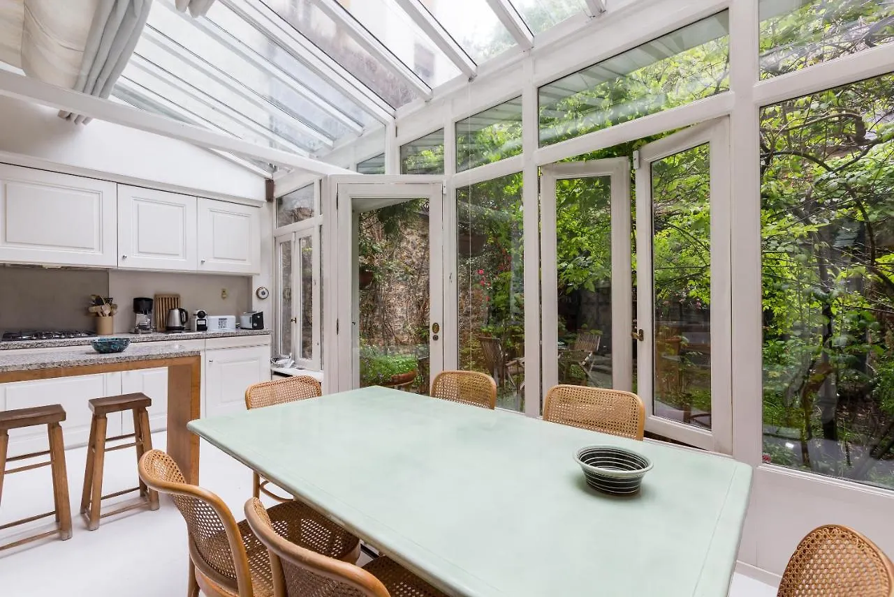 Veeve - Charming Townhouse Near Parc Montsouris Casa de Férias Paris