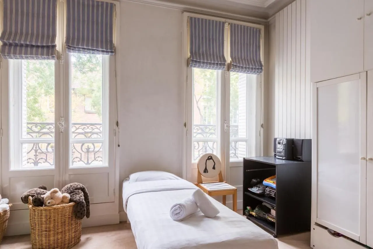 Casa de Férias Veeve - Charming Townhouse Near Parc Montsouris Paris