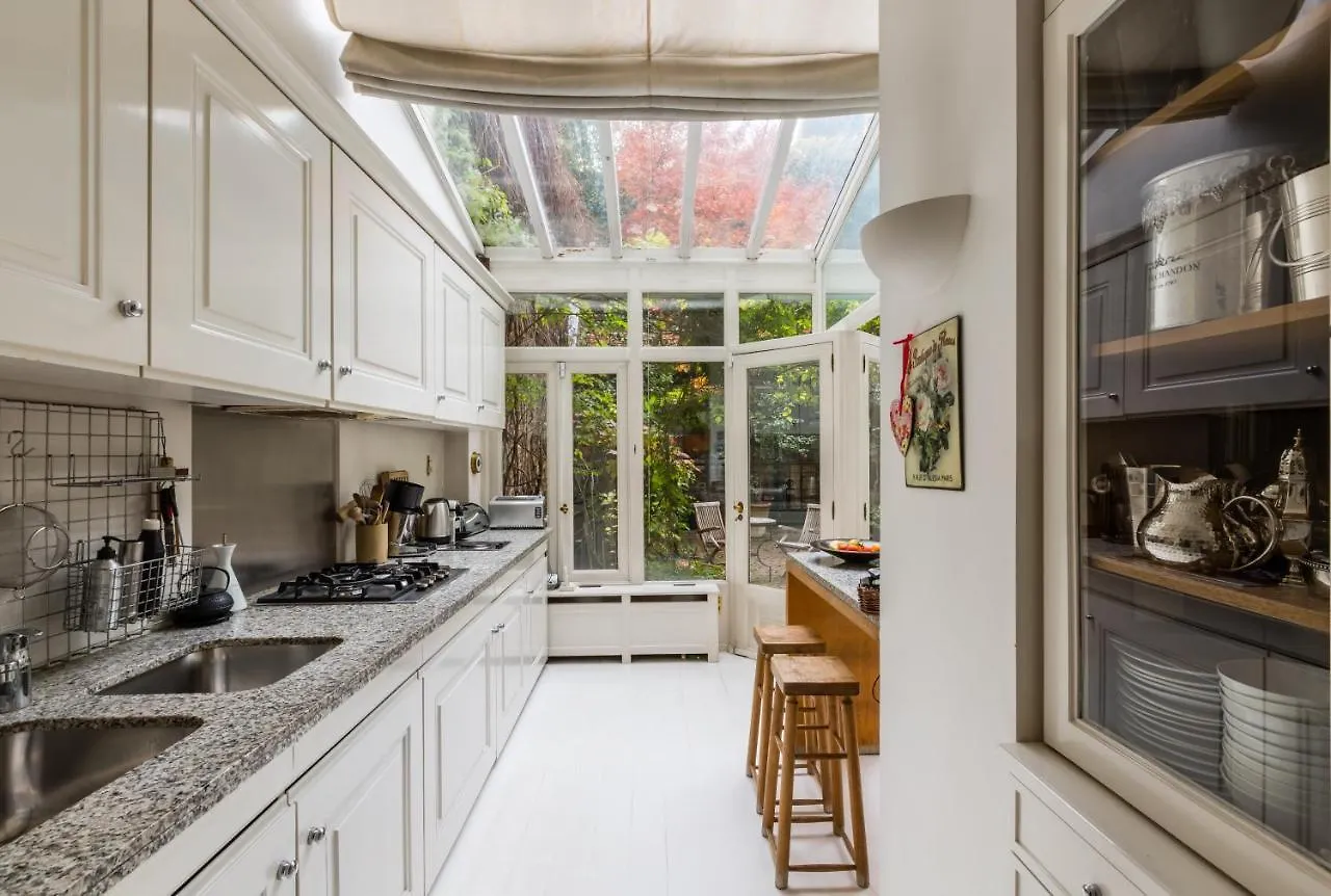 Veeve - Charming Townhouse Near Parc Montsouris Casa de Férias *