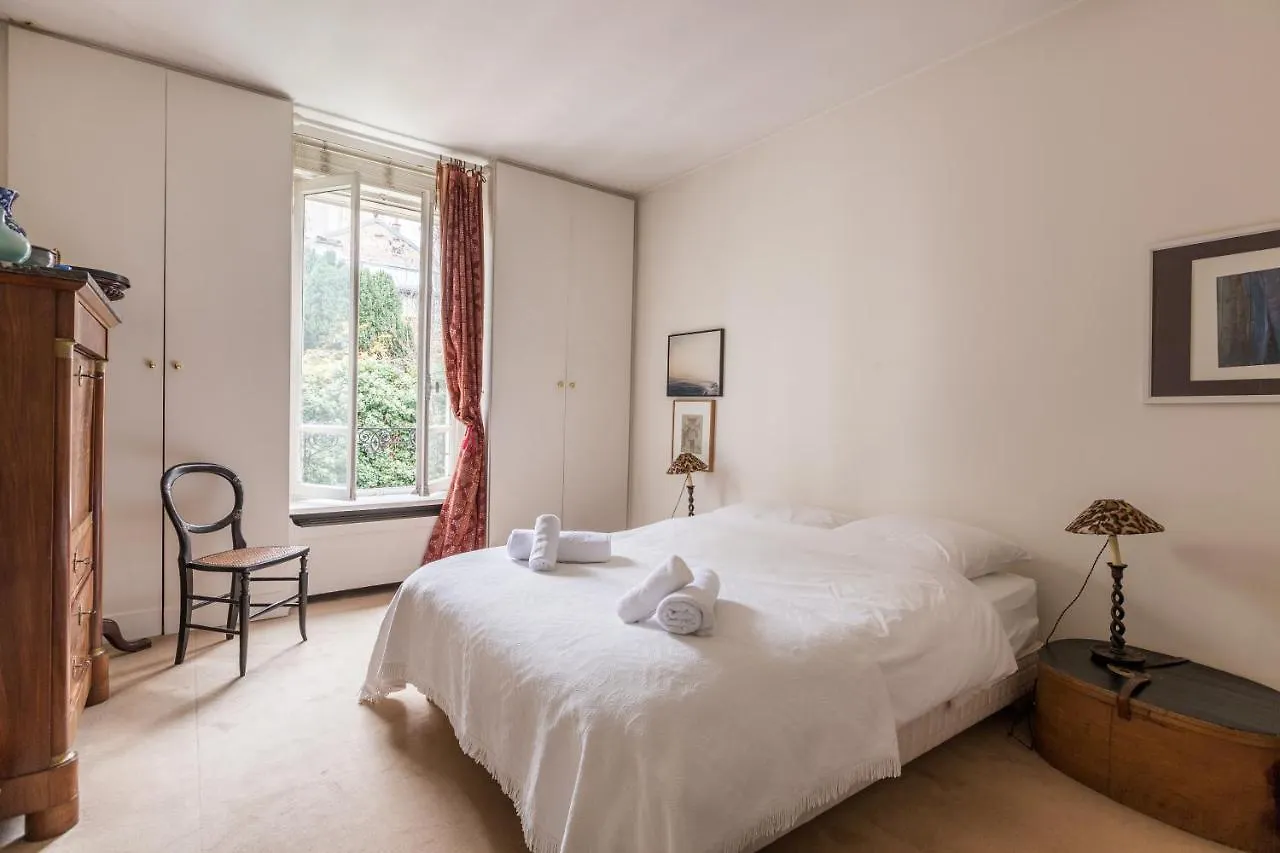 Veeve - Charming Townhouse Near Parc Montsouris Casa de Férias