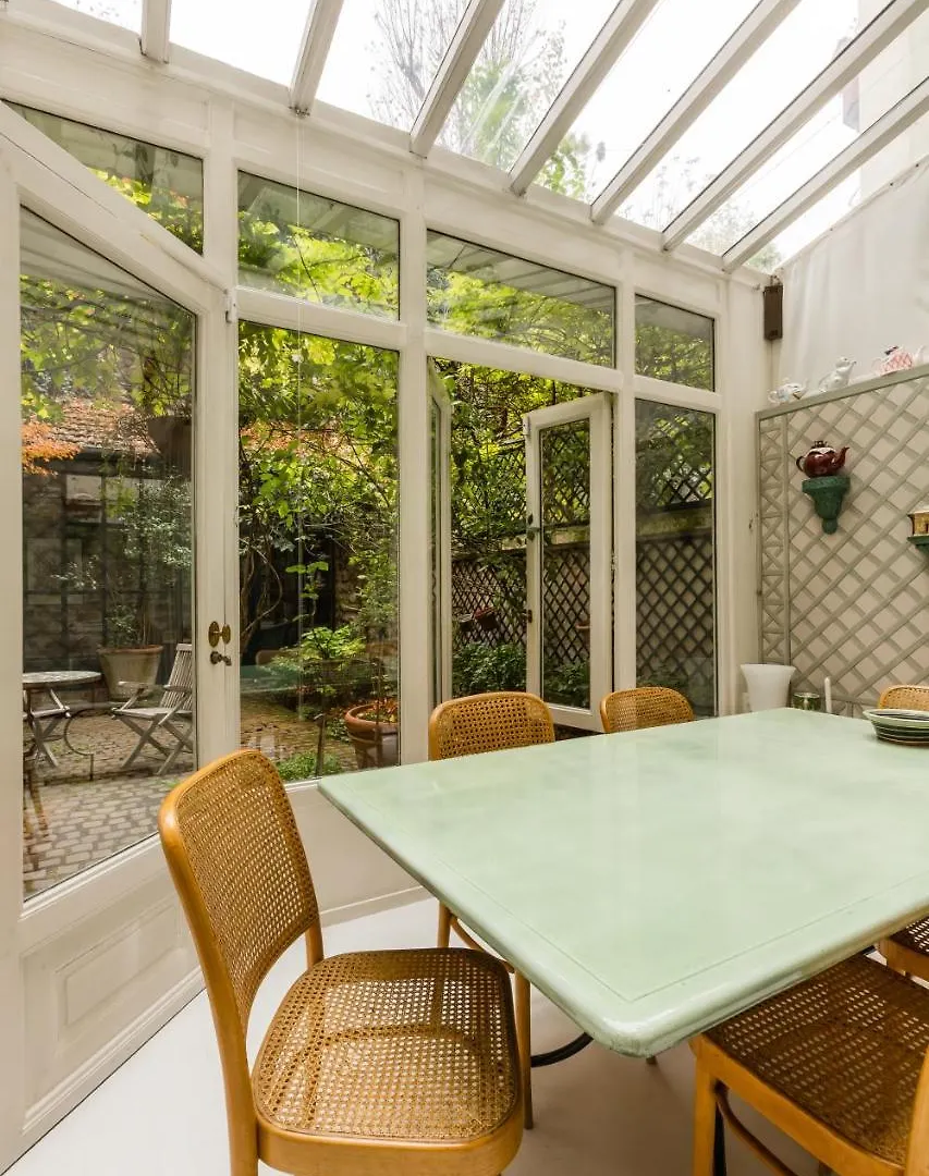 Veeve - Charming Townhouse Near Parc Montsouris Casa de Férias Paris